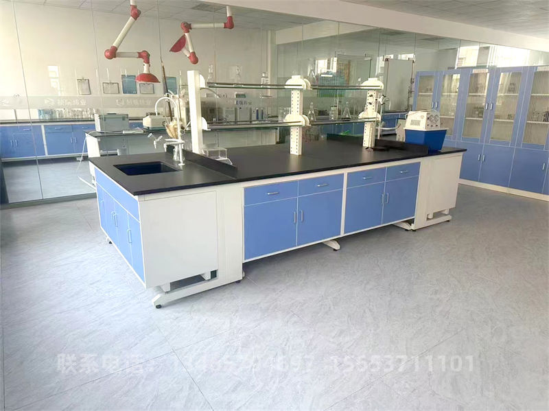 實(shí)驗(yàn)室工作臺(tái).jpg